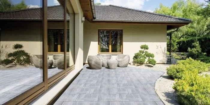 Co to jest taras naziemny? Definicja, zalety, wady i konstrukcja