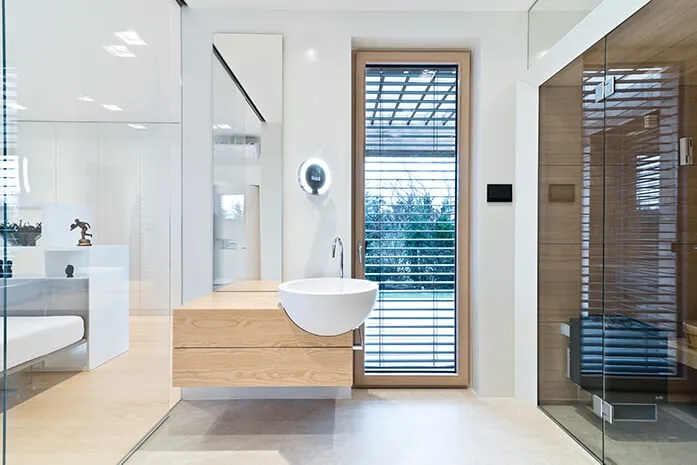 Jakie okna do łazienki wybrać, by uniknąć problemów z wilgocią?