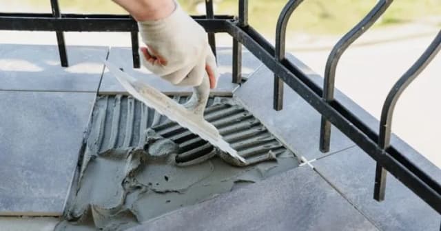 Jak kłaść kafle na tarasie: uniknij błędów i stwórz piękną przestrzeń