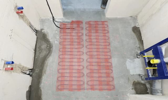 Jaka mata grzewcza do łazienki zapewni ciepło i bezpieczeństwo?